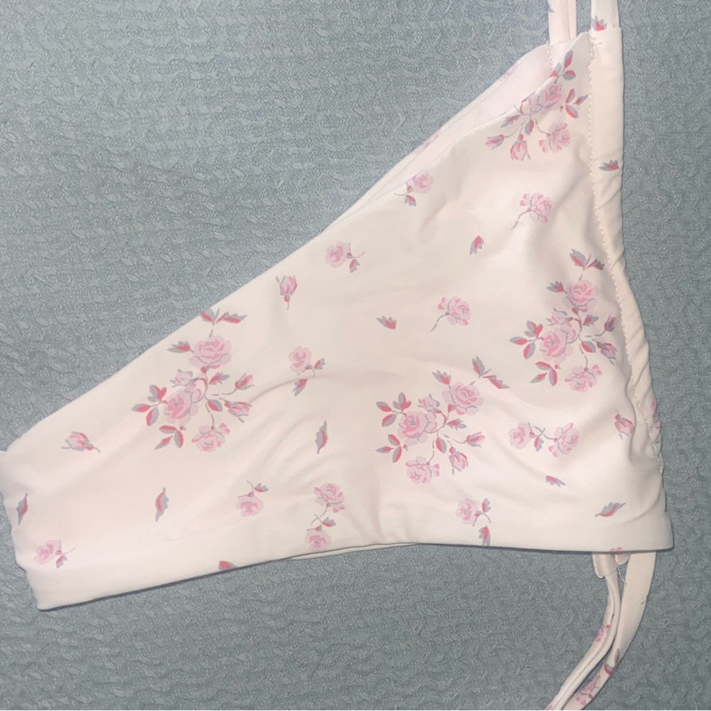 Super cutie baby pink flowered Frankie’s Bikini! Size S
